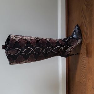 NIB Vince Camuto Snakeskin Boots